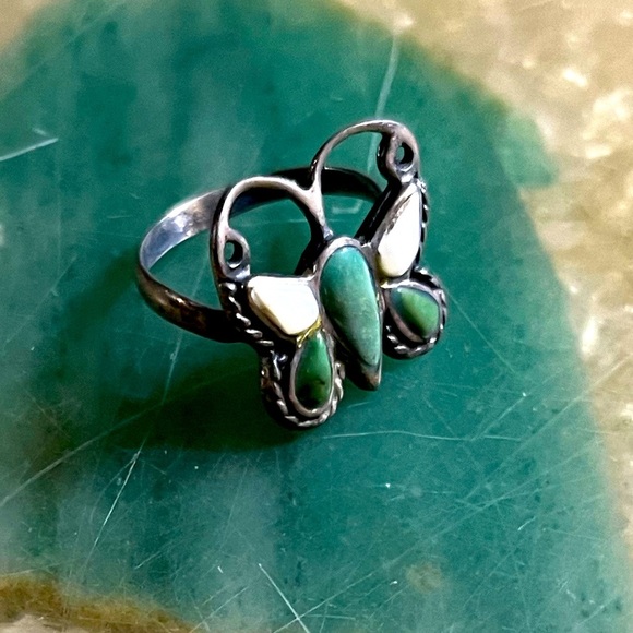 Dainty Butterfly Green Turquoise/ Mother of Pearl Silver Ring Vintage Handmade - Picture 2 of 5
